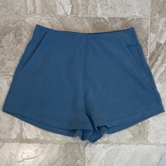 NWOT Lululemon Ribbed Softstreme High-Rise Short 2" Oasis Blue (Size 4) - Picture 3 of 6